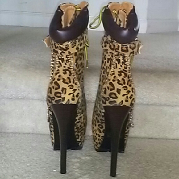 💰💰 Leopard Platform Booties💰💰 - Picture 5 of 6